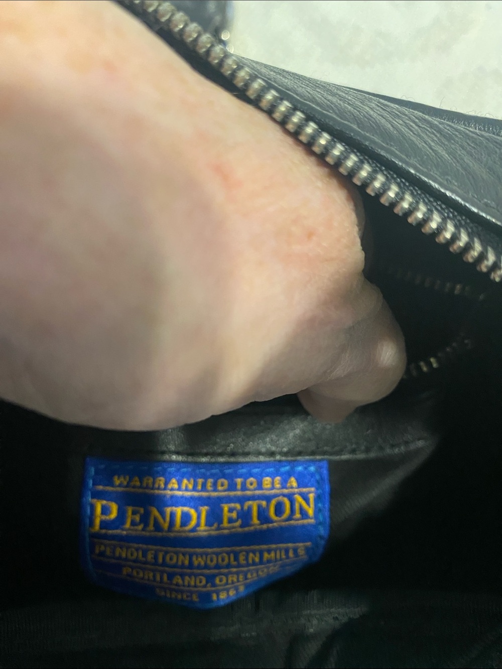 Pendleton Aztec Shoulder Bag in Black, Red & Blue, new no tags - Picture 5 of 11